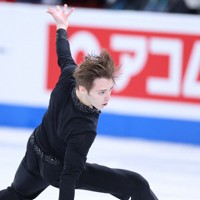 男子SPで演技するエストニアのアレキサンドル・セレフコ＝カナダ・モントリオールで2024年3月21日、猪飼健史撮影