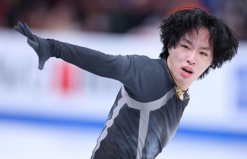 男子SPで演技する三浦佳生＝カナダ・モントリオールで2024年3月21日、猪飼健史撮影