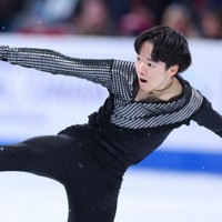 男子SPで演技する鍵山優真＝カナダ・モントリオールで2024年3月21日、猪飼健史撮影