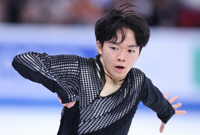 男子SPで演技する鍵山優真＝カナダ・モントリオールで2024年3月21日、猪飼健史撮影