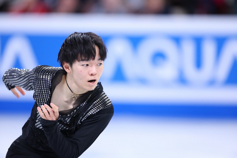 男子SPで演技する鍵山優真＝カナダ・モントリオールで2024年3月21日、猪飼健史撮影