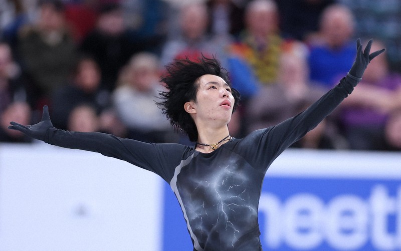 男子SPで演技する三浦佳生＝カナダ・モントリオールで2024年3月21日、猪飼健史撮影