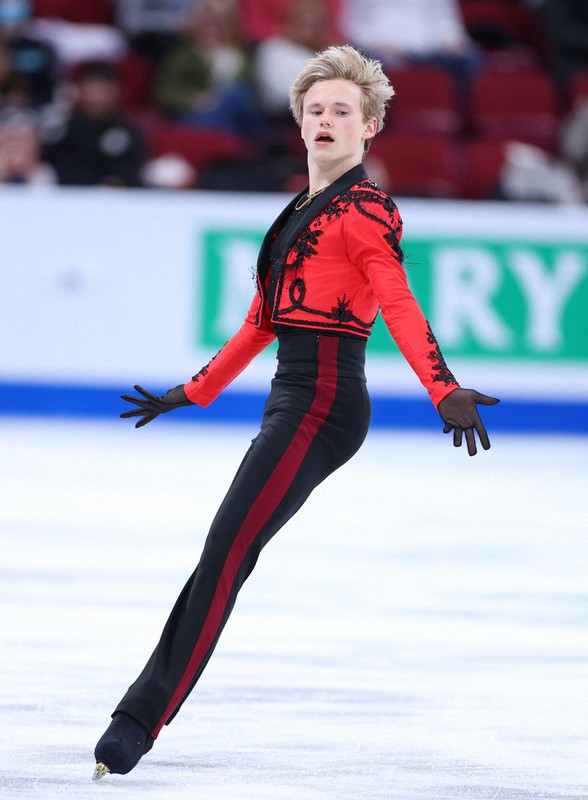 男子SPで演技する米国のイリア・マリニン＝カナダ・モントリオールで2024年3月21日、猪飼健史撮影