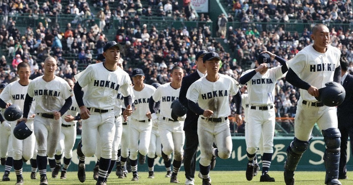 センバツ高校野球 北海、意地の1点 伝統の堅守、観客沸く