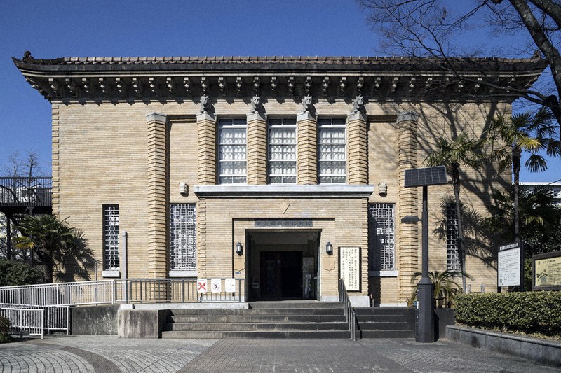 レトロの美：東京都復興記念館 東京都墨田区 重厚さ醸す柱形