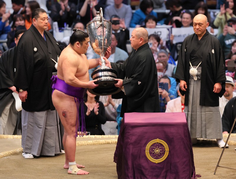 大相撲春場所千秋楽 尊富士110年ぶり新入幕優勝 [写真特集1/46] | 毎日新聞