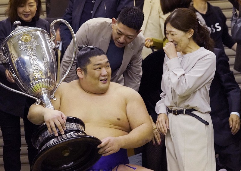 大相撲春場所千秋楽 尊富士110年ぶり新入幕優勝 [写真特集1/46] | 毎日新聞