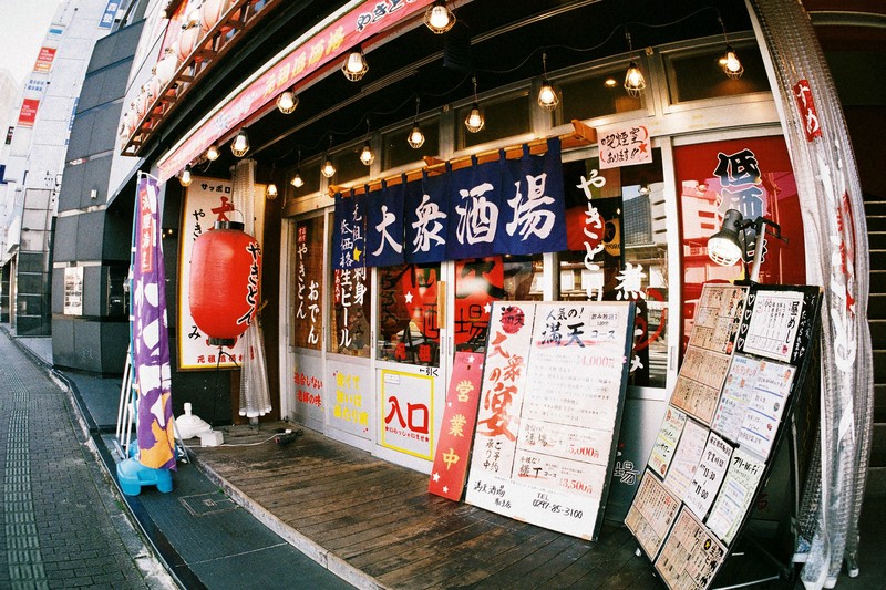 デジタルを捨てよ 町へ出よう！：魚眼“風”レンズ「ぎょぎょっと20」の