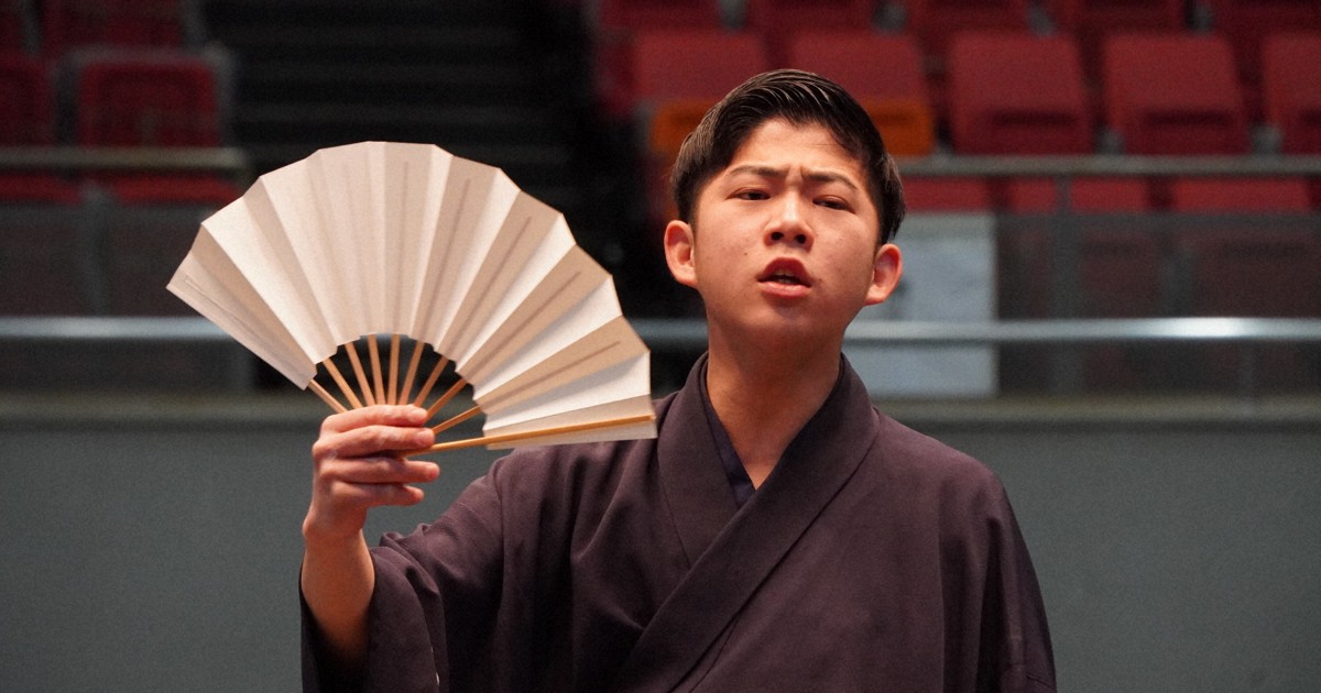 ひが～し～」 17歳「呼び出し」の一日に密着 尊富士らの活躍下支え