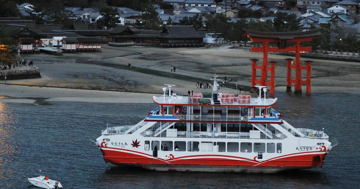 宮島 宮島の厳島神社近くでフェリー座礁 [写真特集1/7] | 毎日新聞
