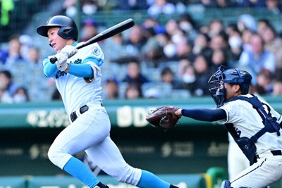 C2C 山梨学院高校野球部ボストンバッグ 山梨学院の水色ユニホーム「C2Cブルー」とは？ 夏の甲子園 | 毎日新聞