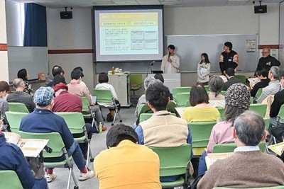 新ミュージアムのアイデアを発表する学生たち