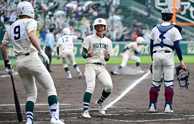 前回準Vの報徳学園が4強 大阪桐蔭に勝利 センバツ | 毎日新聞
