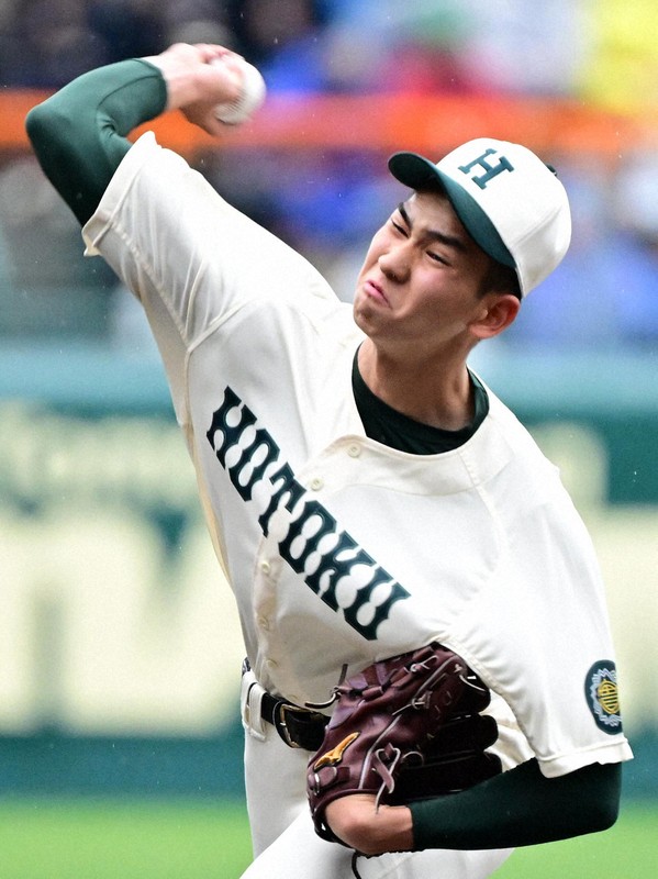 一級品の背番号「10」 報徳学園・今朝丸が横綱圧倒 センバツ | 毎日新聞