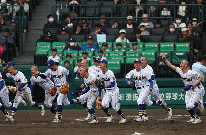 センバツ高校野球 健大高崎、12年ぶり4強 五回猛攻、雪辱果たす ／群馬