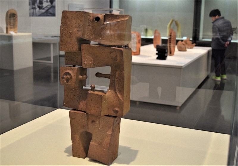 岡山県立美術館で「再考」展 前衛陶芸リードした作家集団「走泥社