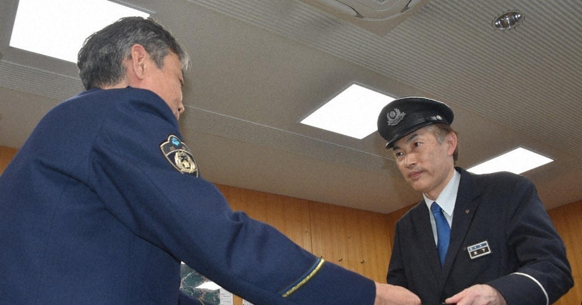 列車内の迷い子を保護 近鉄の車掌に感謝状 名張署 ／三重 | 毎日新聞