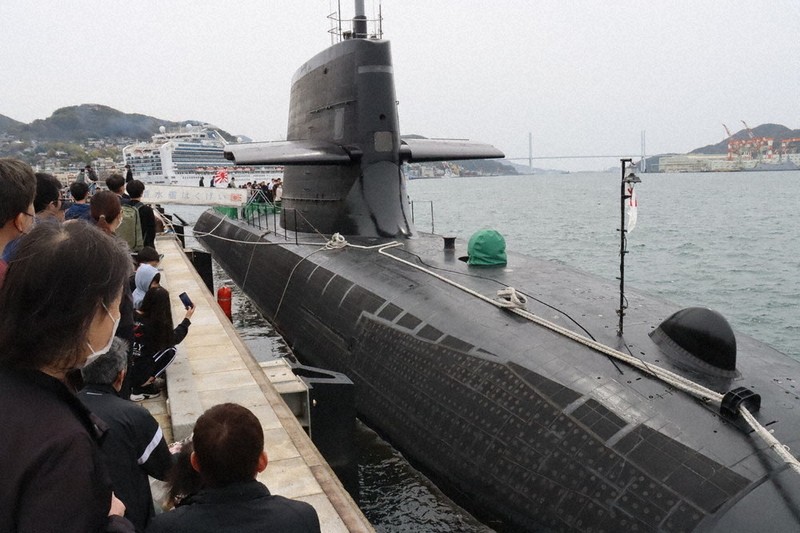 全長84メートル 潜水艦「はくげい」初寄港 長崎港で広報活動、一般公開