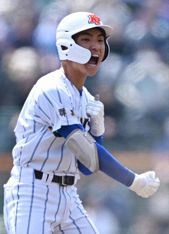 センバツ高校野球 健大高崎、逆転勝ち 県勢69年ぶり決勝 ／群馬