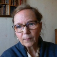 オンライン取材に答えるアストリッド・リンダー教授＝2024年2月9日、ウェブ会議システム「Zoom」から