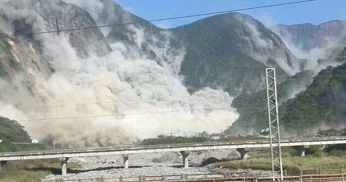 地震で巨大な落石がハイキング客を直撃、死者も 台湾・花蓮地区 | 毎日新聞