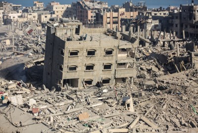 イスラエルとハマスの紛争が続く中、破壊された家屋や建物＝パレスチナ自治区ガザ地区で1日、ロイター