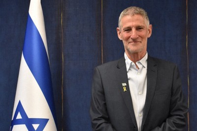 取材に応じるヤイール・ゴラン元イスラエル軍副参謀総長＝イスラエル中部テルアビブで