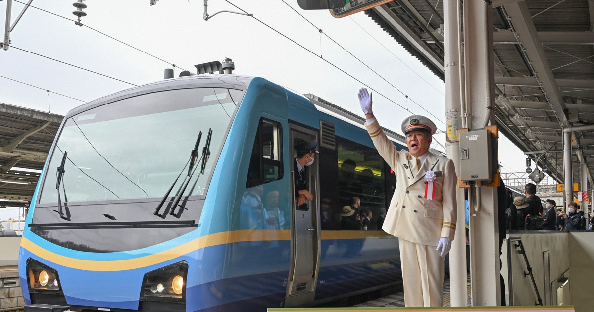福島の景色楽しんで JR観光列車「あいづSATONO」運行開始 | 毎日新聞