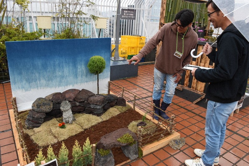 個性光る坪庭の世界 静岡駅ビル屋上、庭師らの27作品 あすまで展示