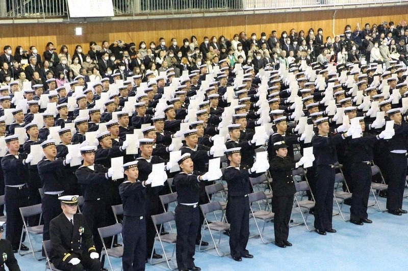 謙虚に学び 同期の絆大切に」 海自佐世保入隊式 288人が一歩 ／長崎