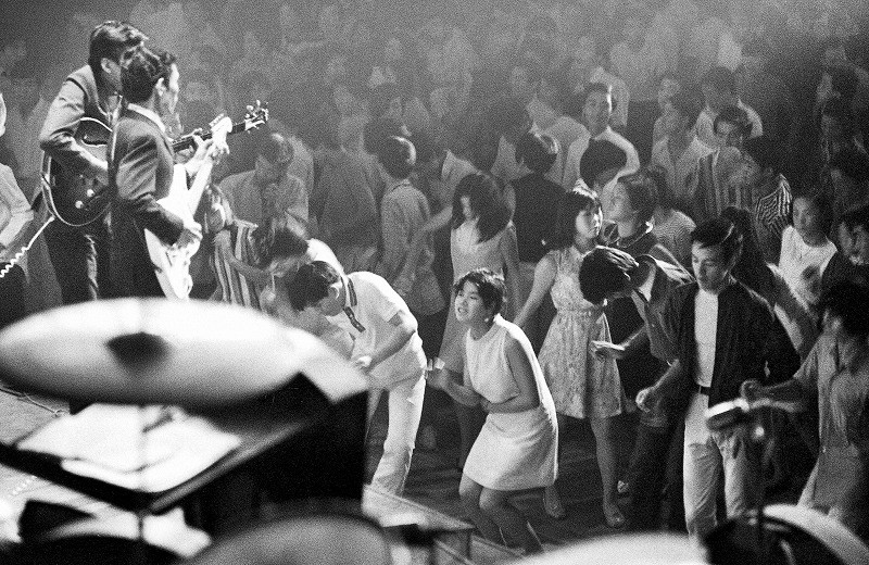 蔵出しPhotoアーカイブ：あの日の紙面 ダンス 忘我のステップ
