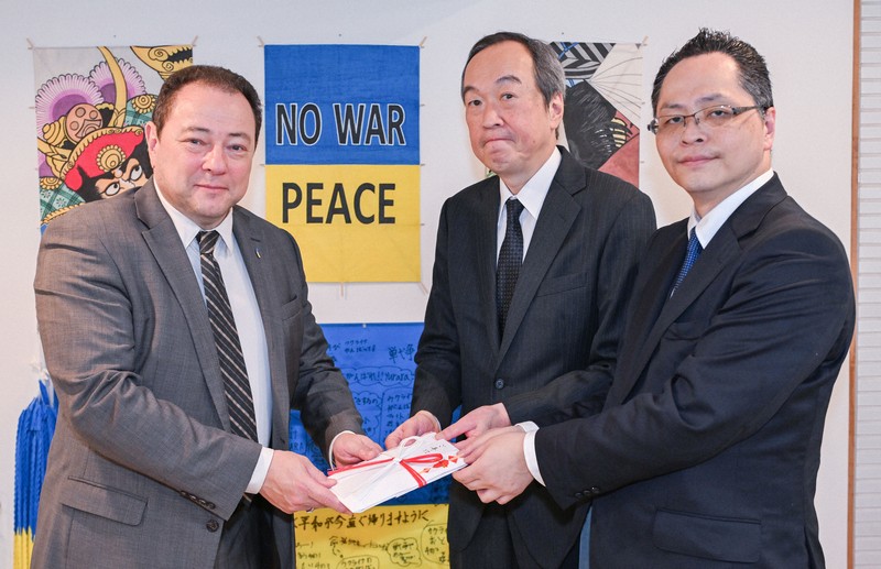 毎日新聞などウクライナに115万円寄付 楽団公演売り上げから | 毎日新聞