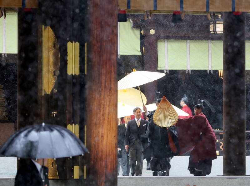 天皇、皇后両陛下が明治神宮参拝 昭憲皇太后没後110年で [写真特集3/16