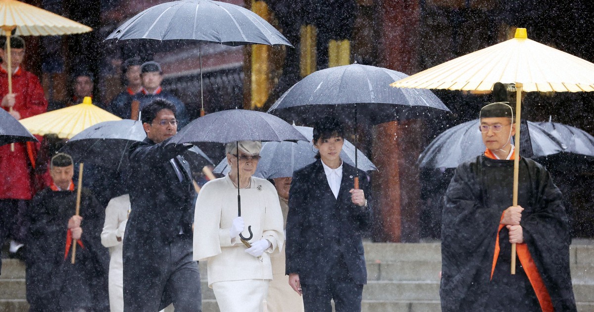 天皇、皇后両陛下が明治神宮参拝 昭憲皇太后没後110年で [写真特集15