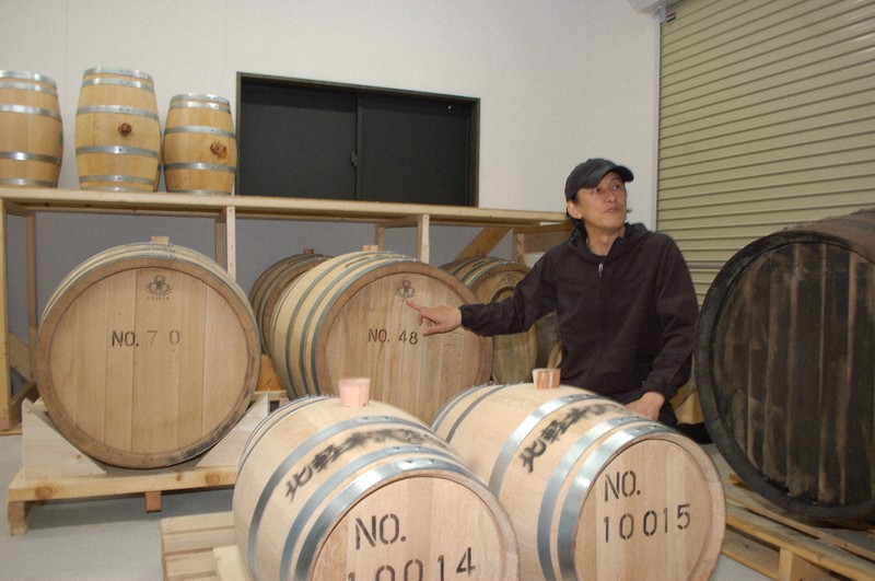 最高の幸せ」 銀座のバーテンダーが北軽井沢にウイスキー蒸留所 | 毎日新聞