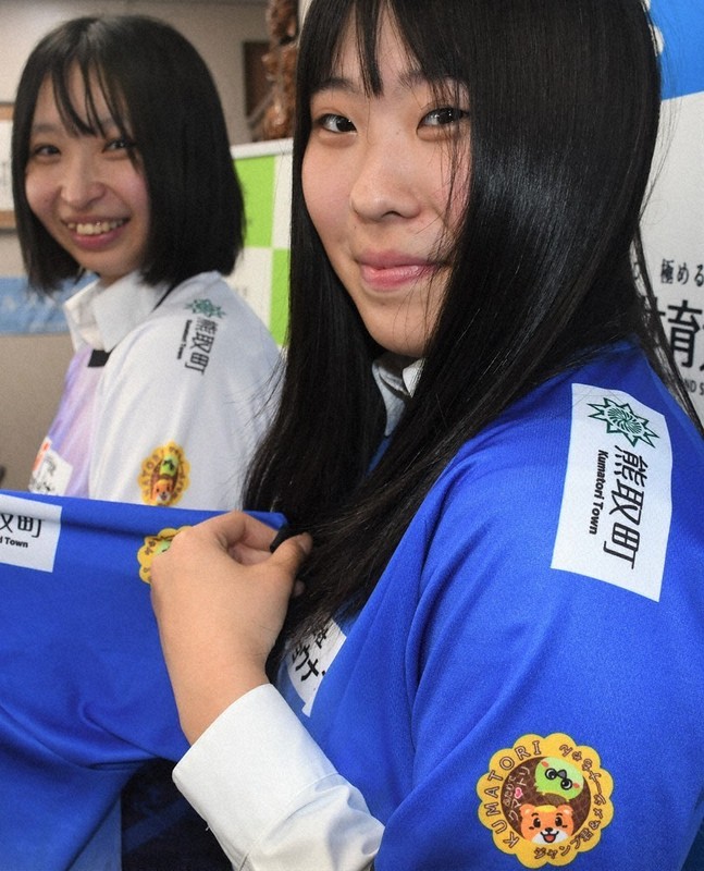 熊取と心一つにアタック！！ 大体大バレー部女子 ユニに町ロゴ ／大阪