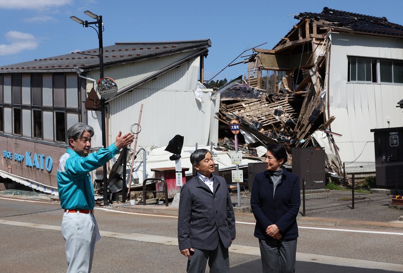 天皇、皇后両陛下が石川・穴水に 商店街の被災状況を確認 | 毎日新聞