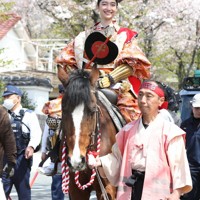 7-107)馬乗袴 2尺2寸 武田菱 黒 金 武田信玄 踊