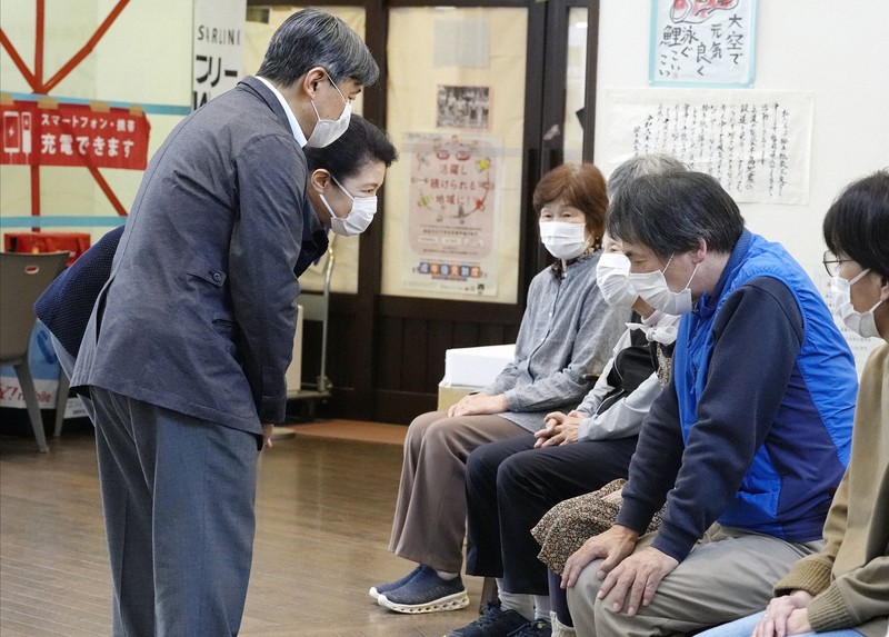 天皇陛下のいたわりに涙 能登半島地震で自宅半壊した避難者 | 毎日新聞