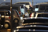 熊本地震では多くの被災者が長期間の車中泊を強いられた＝熊本県益城町で2016年4月25日、須賀川理撮影