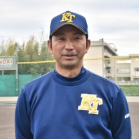 健大高崎　野球部　Vジャン　Oサイズ 人生変わった1本の電話 センバツ初Vの健大高崎を支えた部長