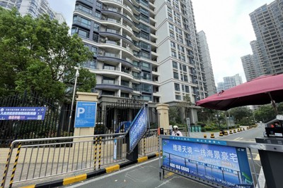 価格下落が止まらない広東省恵州市沿岸部のマンション＝2024年3月31日、小倉祥徳撮影