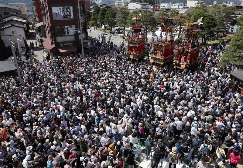 岐阜県の祭り屋台 けんらん豪華な祭り屋台、3年ぶりにずらり 秋の高山祭り開幕 | 毎日新聞