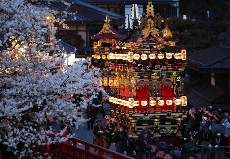 華やか、屋台曳きそろえ 春の高山祭 2日間で18万8000人 人形からくり