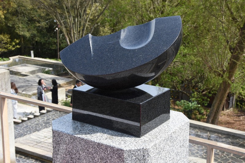 流政之の彫刻3作品設置 高松 四国村ミウゼアム ／香川 | 毎日新聞