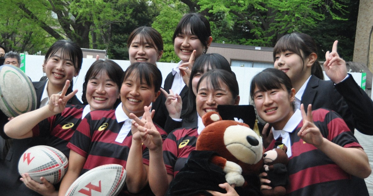 早稲田大ラグビー部に女子部誕生 伝統の赤黒ジャージーに笑顔 | 毎日新聞