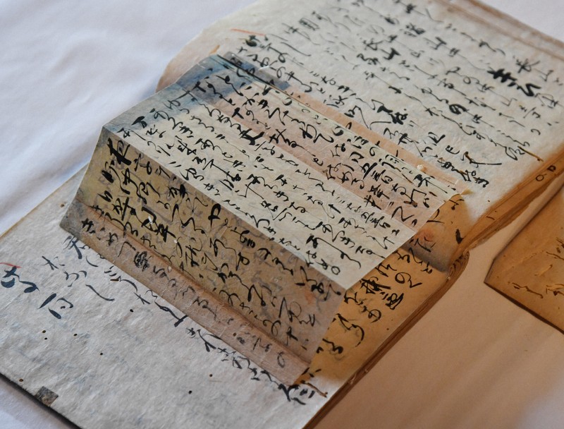 藤原定家直筆の「古今和歌集」注釈書発見 [写真特集1/13] | 毎日新聞