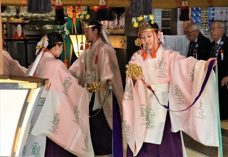 疫病鎮まれ、奇魂の舞 大神神社「鎮花祭」 桜井 ／奈良 | 毎日新聞