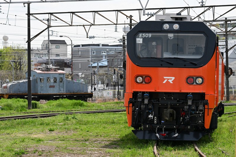 地震に負けず台湾へ 東芝が製造の電気機関車E500 [写真特集11/36