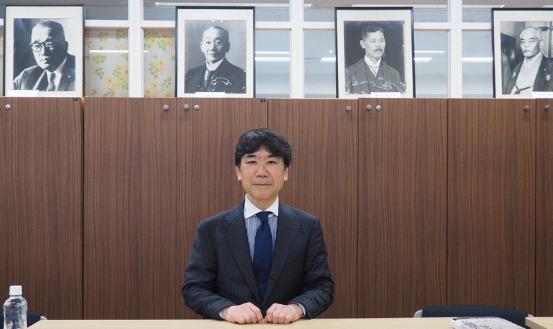 24色のペン：ライオン像と戦前の政党物語＝鈴木英生（オピニオン編集部